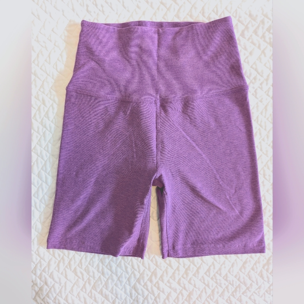 Beyond Yoga short in Brightest Iris, S